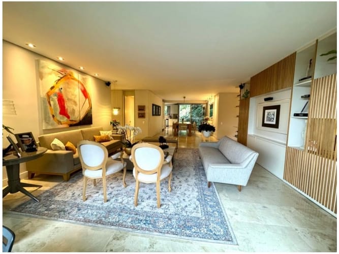 Apartamento de 4 alcobas en venta en Altos Del Poblado, Medellín, 290 m² · foto 2 de 21