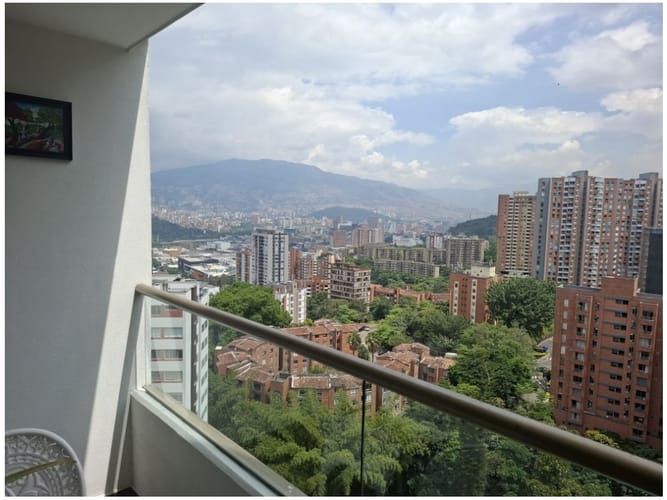 Apartamento en venta en El Poblado, Medellín · foto 6 de 24