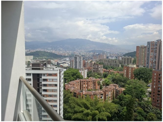 Apartamento en venta en El Poblado, Medellín · foto 7 de 24