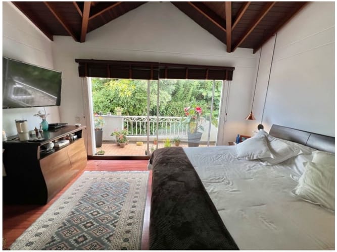 Casa de 3 alcobas en venta en San Lucas, Medellín, 248 m² · foto 2 de 24