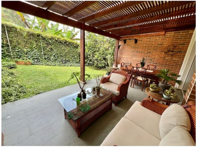 Casa de 3 alcobas en venta en San Lucas, Medellín, 248 m² · foto 3 de 24