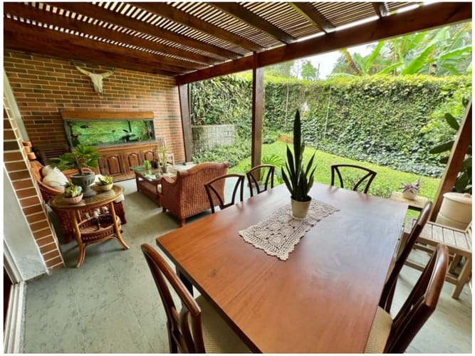 Casa de 3 alcobas en venta en San Lucas, Medellín, 248 m² · foto 4 de 24