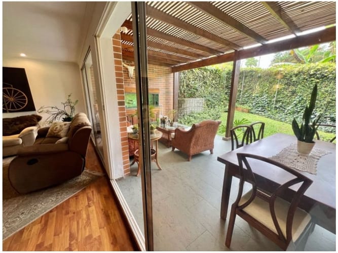 Casa de 3 alcobas en venta en San Lucas, Medellín, 248 m² · foto 7 de 24