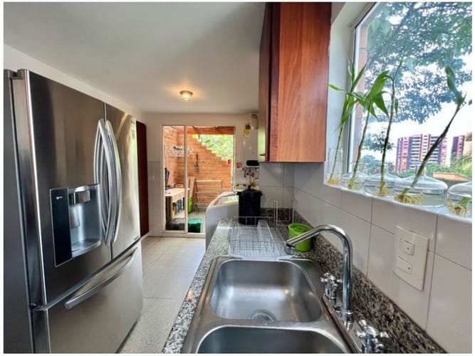 Casa de 3 alcobas en venta en San Lucas, Medellín, 248 m² · foto 10 de 24