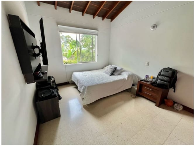 Casa de 3 alcobas en venta en San Lucas, Medellín, 248 m² · foto 22 de 24