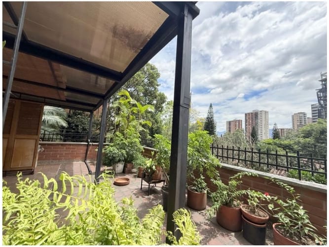 Apartamento en venta en El Poblado, Medellín · foto 2 de 24