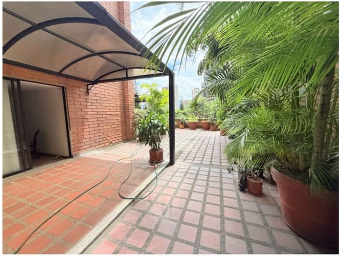 Apartamento en venta en El Poblado, Medellín · foto 3 de 24