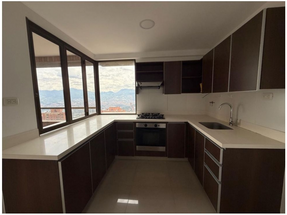 Apartamento en venta en El Poblado, Medellín · foto 4 de 22