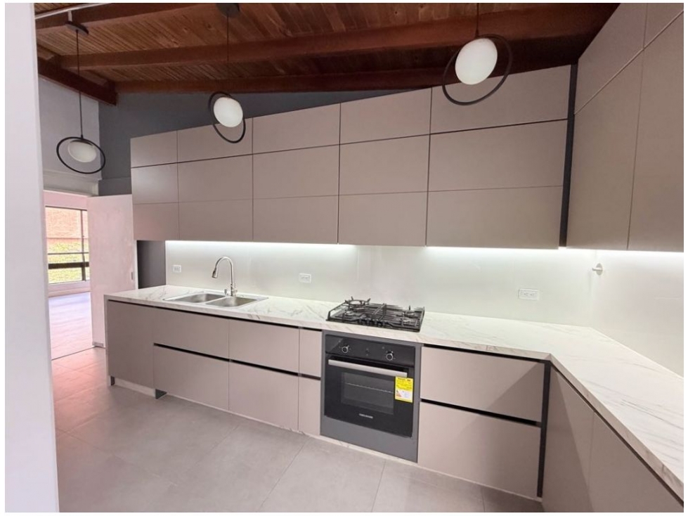 Apartamento en venta en El Poblado, Medellín · foto 3 de 21