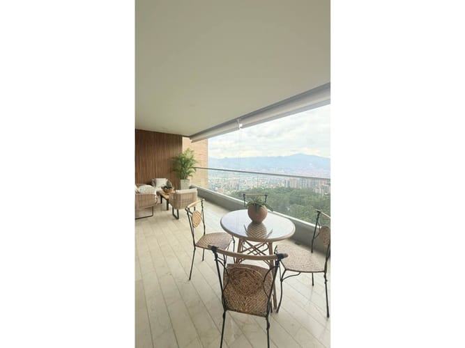 Apartamento de 3 alcobas en venta en Altos Del Poblado, Medellín, 259 m² · foto 2 de 6
