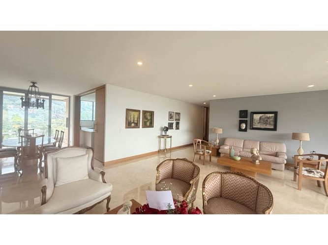 Apartamento de 3 alcobas en venta en Altos Del Poblado, Medellín, 259 m² · foto 3 de 6