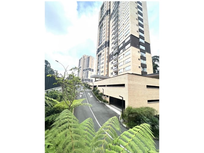 Apartamento de 3 alcobas en venta en Altos Del Poblado, Medellín, 259 m² · foto 4 de 6