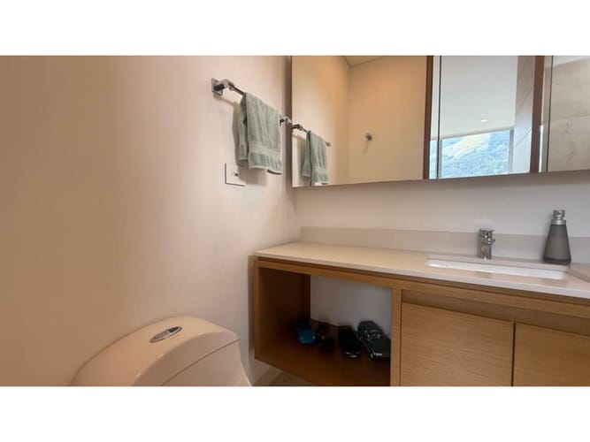Apartamento de 3 alcobas en venta en Altos Del Poblado, Medellín, 259 m² · foto 5 de 6
