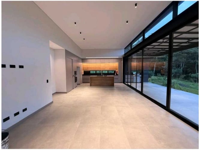 Casa de 3 alcobas en venta en Vía Las Palmas, Envigado, 330 m² · foto 2 de 16