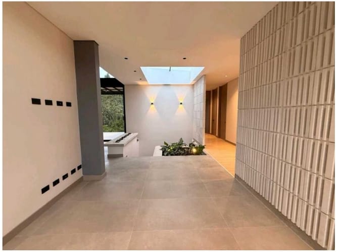 Casa de 3 alcobas en venta en Vía Las Palmas, Envigado, 330 m² · foto 3 de 16