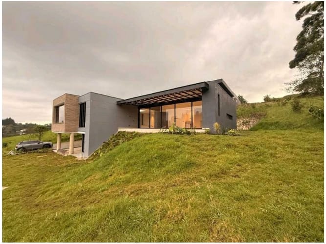 Casa de 3 alcobas en venta en Vía Las Palmas, Envigado, 330 m² · foto 16 de 16