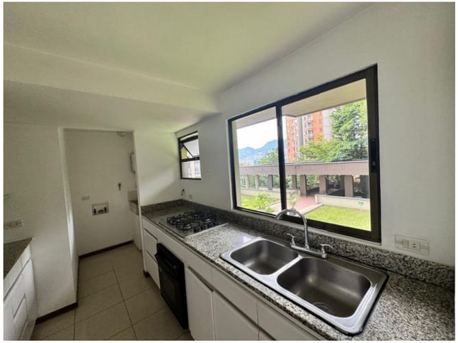 Apartamento de 2 alcobas en venta en Castropol, Medellín, 80 m² · foto 8 de 15