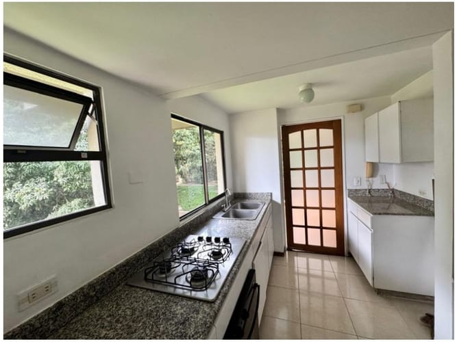 Apartamento de 2 alcobas en venta en Castropol, Medellín, 80 m² · foto 9 de 15