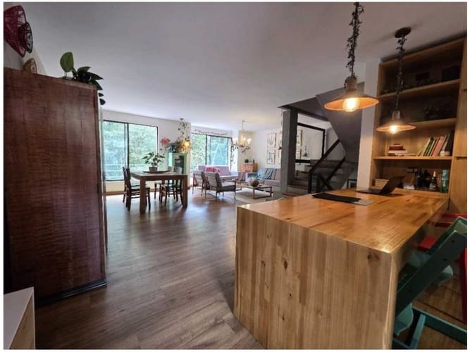 Casa de 4 alcobas en venta en Los Naranjos, Medellín, 272 m² · foto 2 de 17