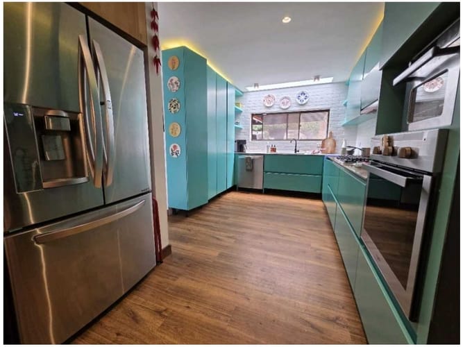 Casa de 4 alcobas en venta en Los Naranjos, Medellín, 272 m² · foto 3 de 17
