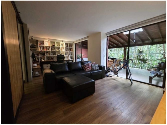 Casa de 4 alcobas en venta en Los Naranjos, Medellín, 272 m² · foto 5 de 17