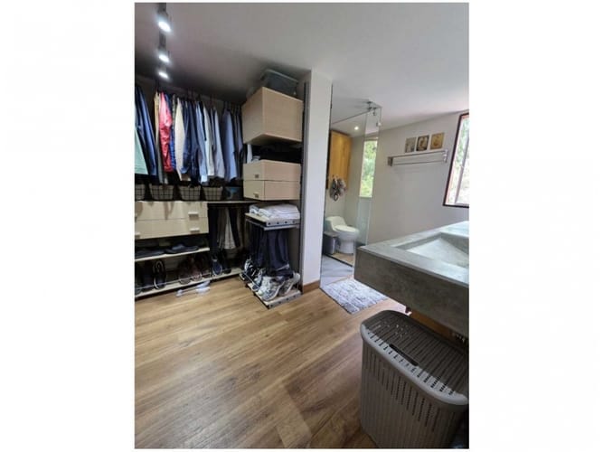 Casa de 4 alcobas en venta en Los Naranjos, Medellín, 272 m² · foto 11 de 17