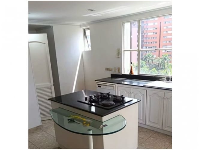 Apartamento de 3 alcobas en venta en La Florida, Medellín, 169 m² · foto 7 de 12