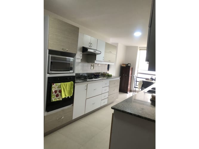 Apartamento de 3 alcobas en venta en El Poblado, Medellín, 232 m² · foto 2 de 6