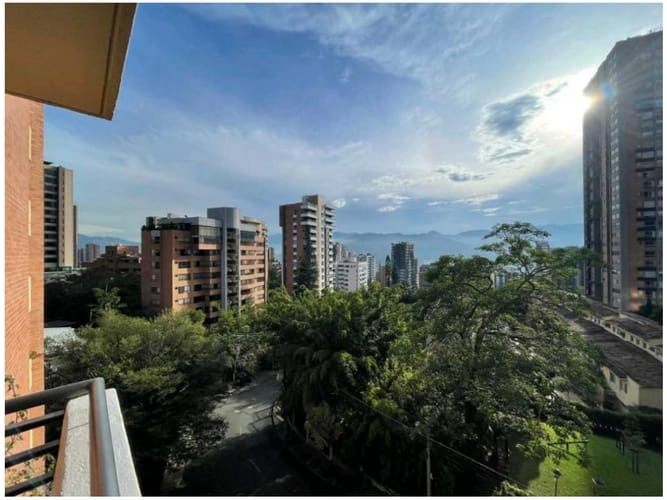 Apartamento de 3 alcobas en venta en El Poblado, Medellín, 188 m² · foto 2 de 12