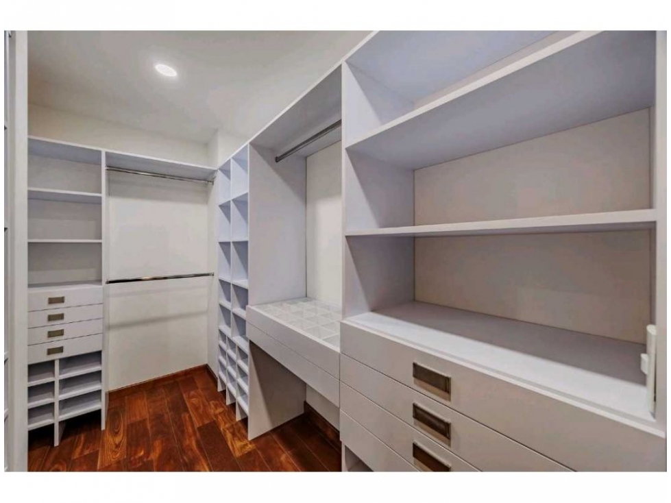 Apartamento en venta en El Poblado, Medellín · foto 8 de 13