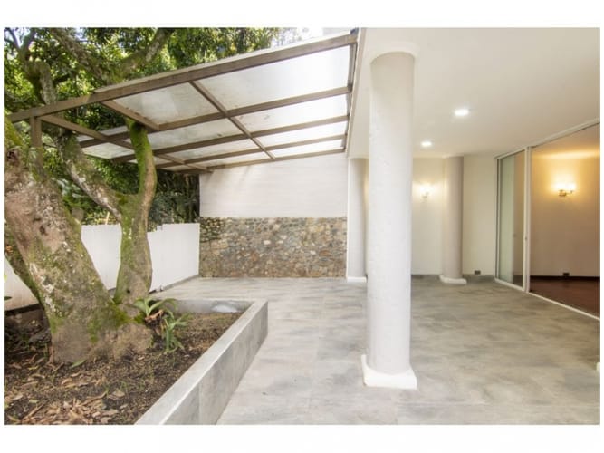 Casa de 4 alcobas en venta en El Poblado, Medellín, 345 m² · foto 4 de 24