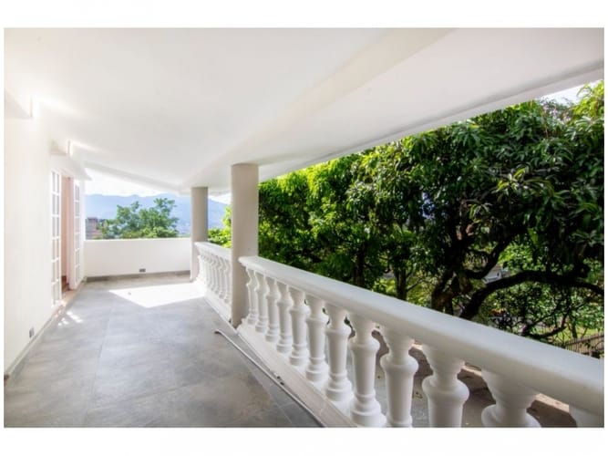 Casa de 4 alcobas en venta en El Poblado, Medellín, 345 m² · foto 6 de 24
