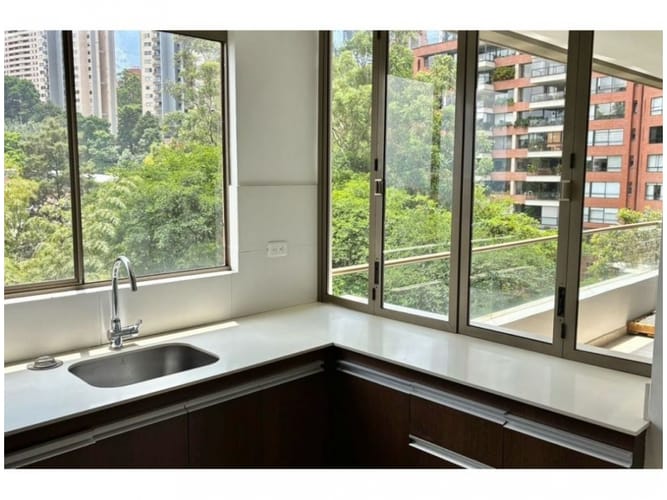 Apartamento en venta en El Poblado, Medellín · foto 6 de 17