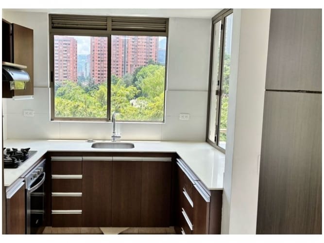 Apartamento en venta en El Poblado, Medellín · foto 7 de 17