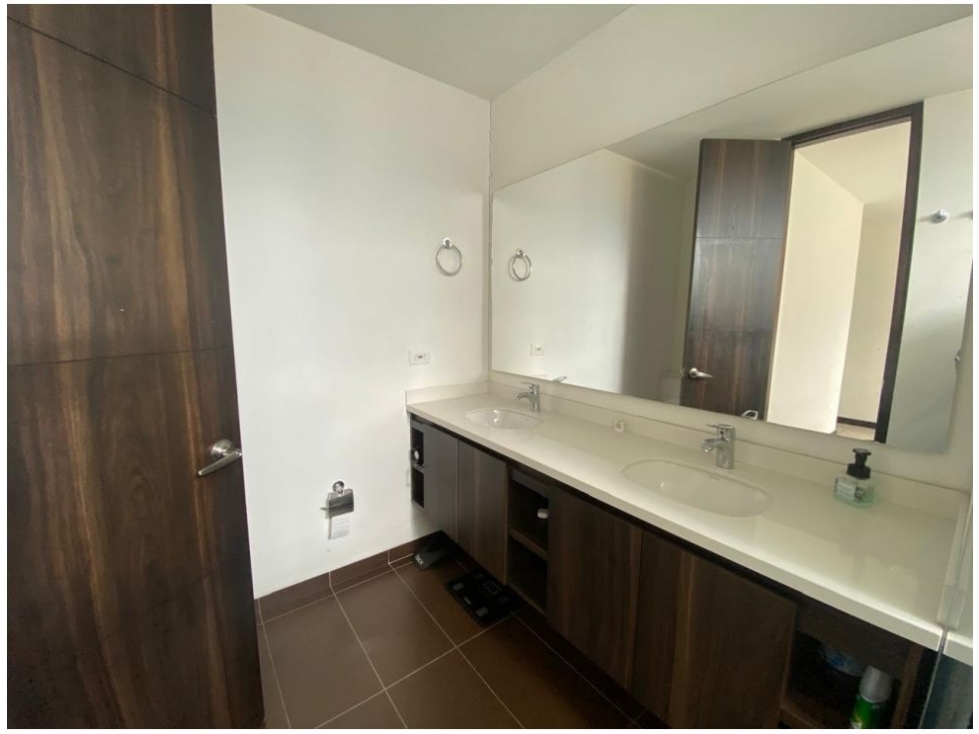 Apartamento en venta en El Poblado, Medellín · foto 9 de 16