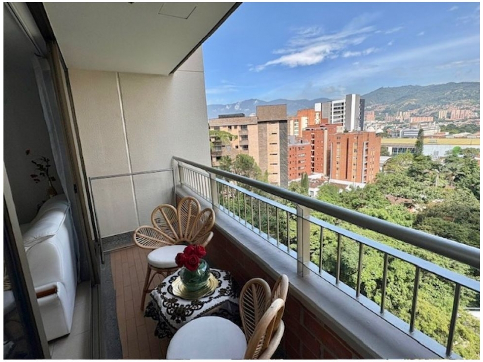 Apartamento en venta en El Poblado, Medellín · foto 2 de 11