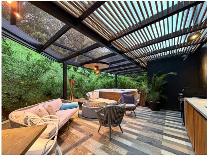 Casa de 4 alcobas en venta en El Poblado, Medellín, 630 m² · foto 2 de 24