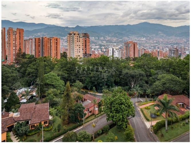 Casa de 4 alcobas en venta en El Poblado, Medellín, 253 m² · foto 2 de 24