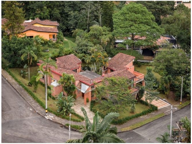 Casa de 4 alcobas en venta en El Poblado, Medellín, 253 m² · foto 3 de 24