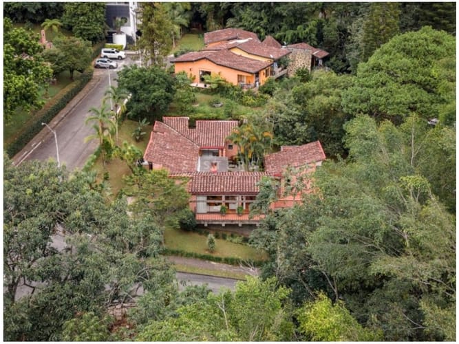 Casa de 4 alcobas en venta en El Poblado, Medellín, 253 m² · foto 4 de 24