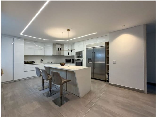 Casa de 4 alcobas en venta en El Poblado, Medellín, 630 m² · foto 8 de 24