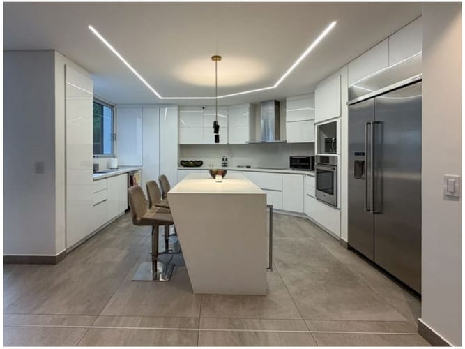 Casa de 4 alcobas en venta en El Poblado, Medellín, 630 m² · foto 9 de 24