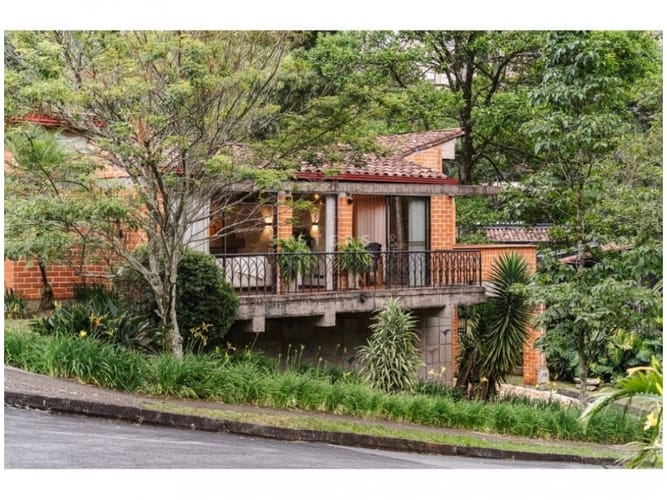 Casa de 4 alcobas en venta en El Poblado, Medellín, 253 m² · foto 8 de 24