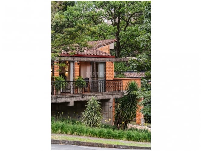 Casa de 4 alcobas en venta en El Poblado, Medellín, 253 m² · foto 9 de 24
