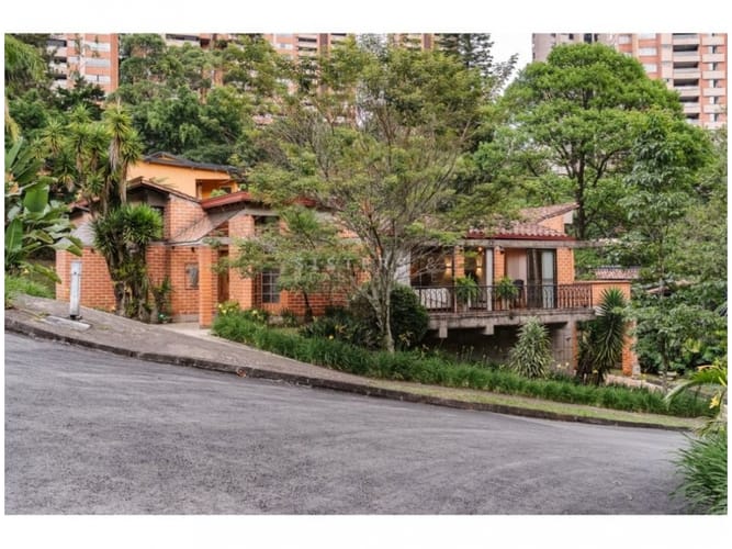 Casa de 4 alcobas en venta en El Poblado, Medellín, 253 m² · foto 13 de 24