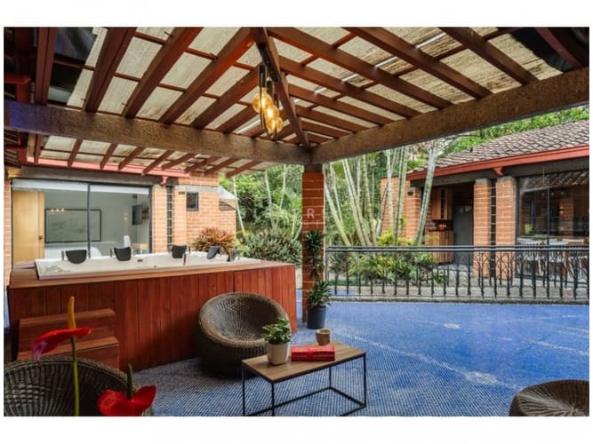 Casa de 4 alcobas en venta en El Poblado, Medellín, 253 m² · foto 23 de 24