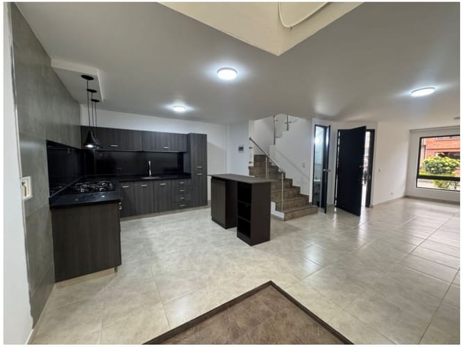 Casa de 3 alcobas en venta en Las Brisas, La Estrella, 170 m² · foto 2 de 24