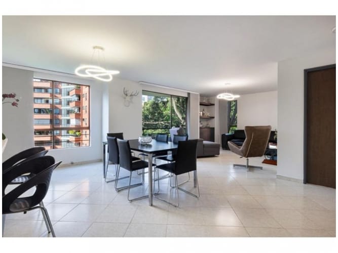 Apartamento de 4 alcobas en venta en Hsd. San Jose, Envigado, 140 m² · foto 2 de 12