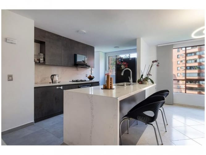 Apartamento de 4 alcobas en venta en Hsd. San Jose, Envigado, 140 m² · foto 4 de 12