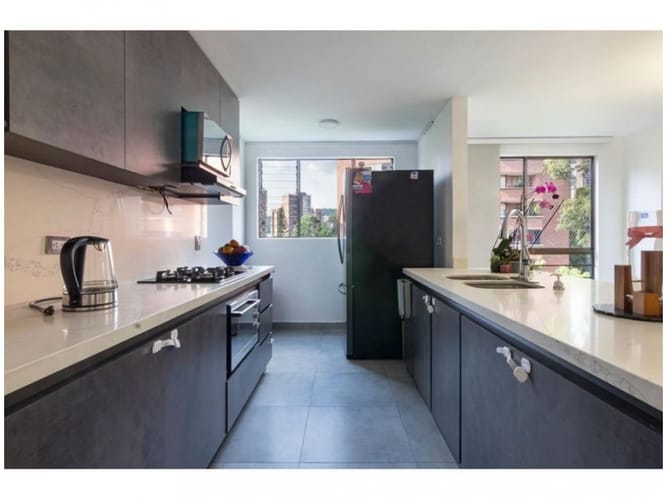 Apartamento de 4 alcobas en venta en Hsd. San Jose, Envigado, 140 m² · foto 6 de 12